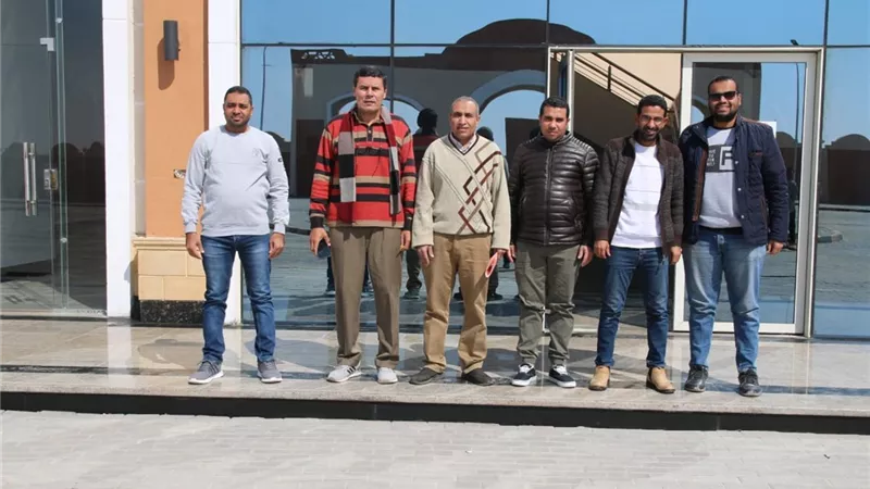 جامعة طيبة تستقبل وفدا من طلاب مدرسة أرمنت الصناعية الزخرفة