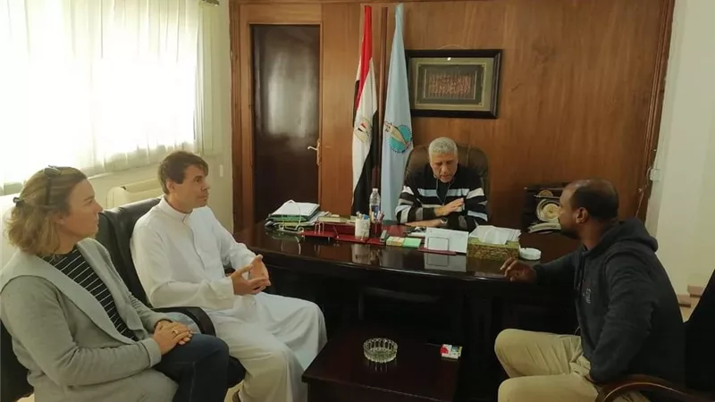 رئيس مدينة مرسى علم : يلتقي بالمواطنين لبحث شكواهم