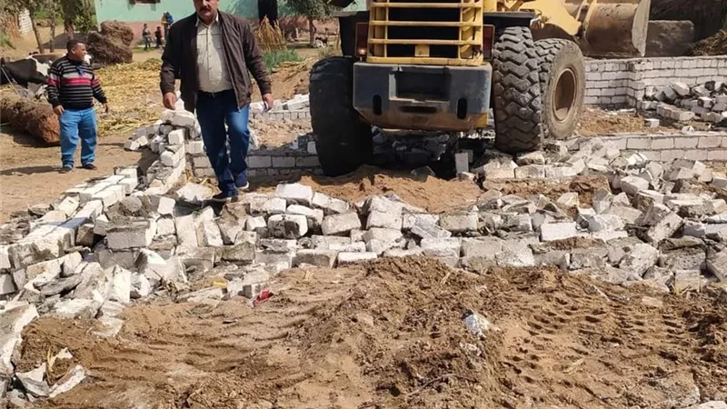 ازالة ٤حالات تعدي على الأراضي الزراعية بدمشير والبرجاية بالمنيا