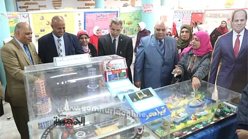 وكيل تعليم الوادى الجديد يشيد بأعمال معرض الفنون الصحفية