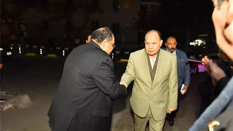محافظ أسيوط يقدم واجب العزاء لاسرة الشاعر سعد عبد الرحمن