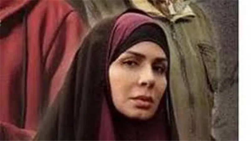 نجلاء بدر بـ الخمار فى 