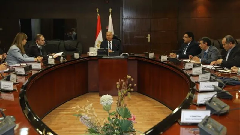 الوزير يبحث تطوير الخطين الاول والثاني للمترو وإنشاء خط البضائع بلبيس / العاشر