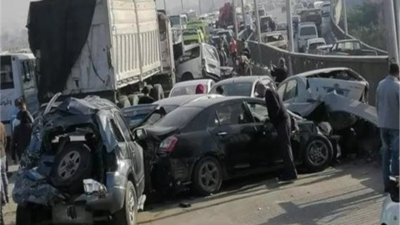 إصابة 2 فى تصادم ملاكي وسيارة نقل واتوبيس أعلى الطريق الدائرى