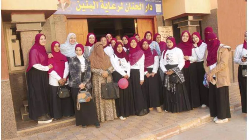 بنات تربية أزهر أسيوط يزرن دار أيتام ويقدمن الهدايا للأطفال
