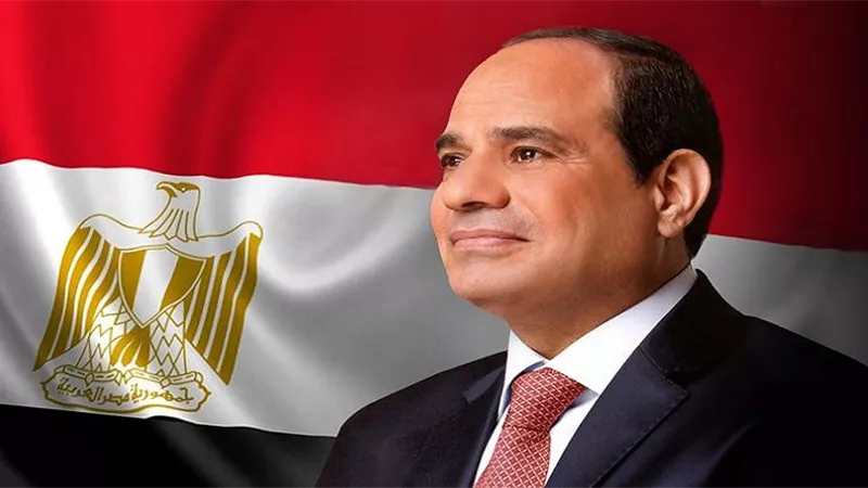 الرئيس السيسي يتفقد المعدات المشاركة في تنمية واعمار سيناء