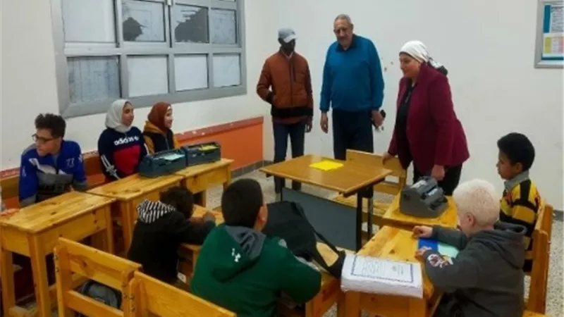 مدير تعليم القليوبية تتفقد مدرسة النور للمكفوفين ببنها.. ليلا