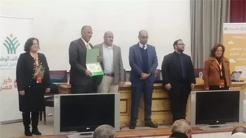 تكرم فريق مبادرة طور وغير بتعليم المنيا الفائز بالمركز الثالث