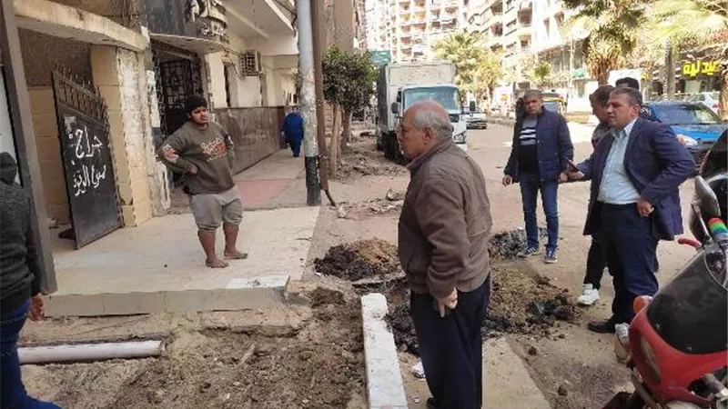 أبوالفتوح يوقف أعمال حفر مخالفة بشارع القومية