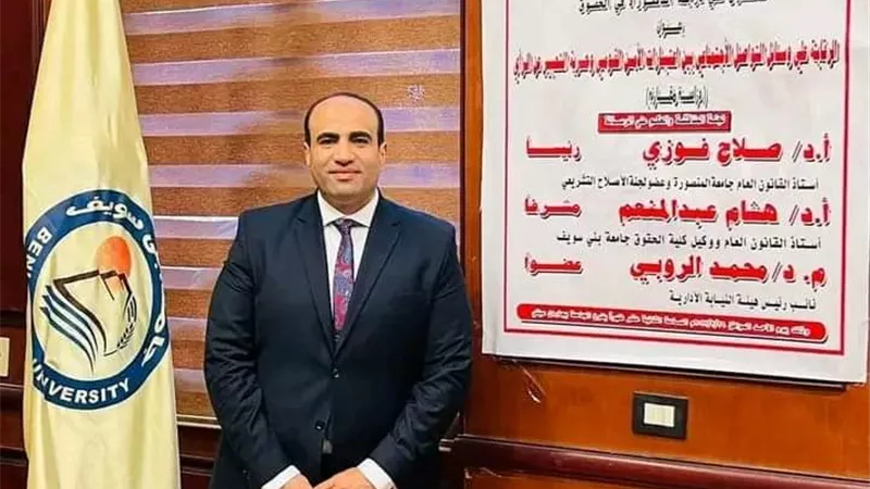 الدكتوراة للعميد محمود صبري في الرقابة على وسائل التواصل