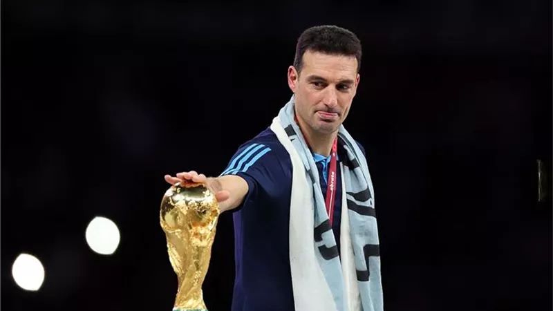 سكالونى يجدد عقده رسميا مع منتخب الأرجنتين حتى 2026