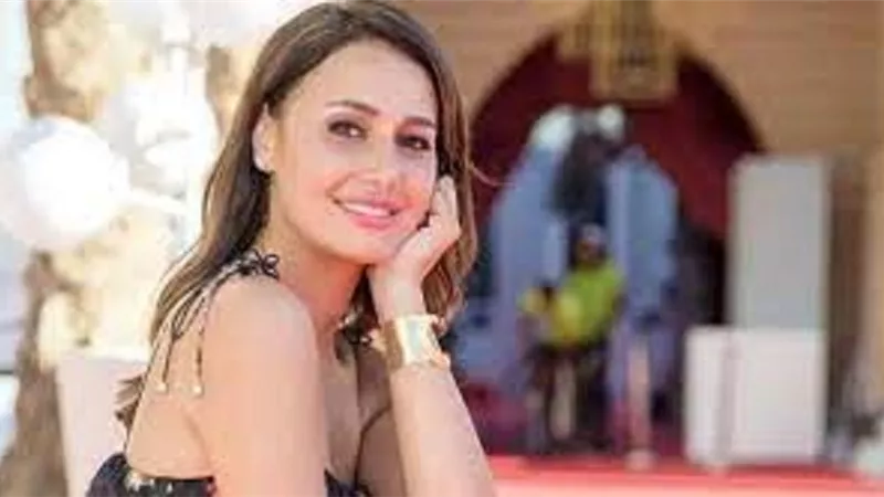 حلا شيحة تثير الجدل من جديد بدون حجاب.. صور
