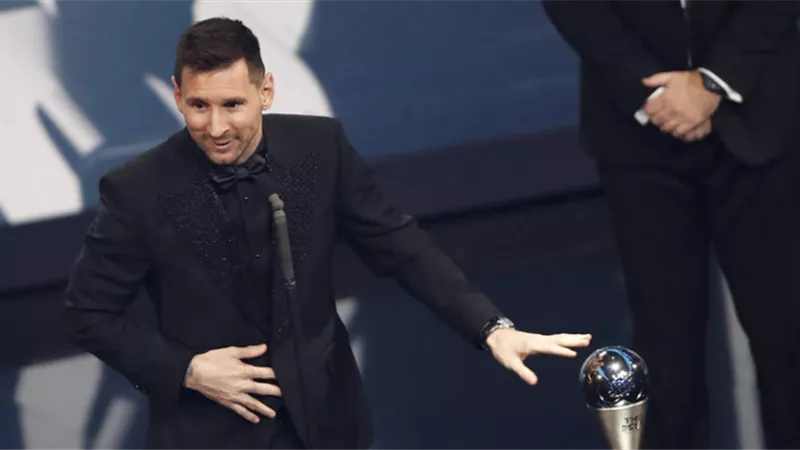 ماذا قال ميسي بعد التتويج بجائزة 