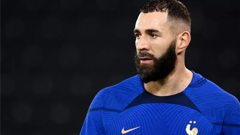 نجم ريال مدريد يصدم بنزيما في التصويت على جائزة 