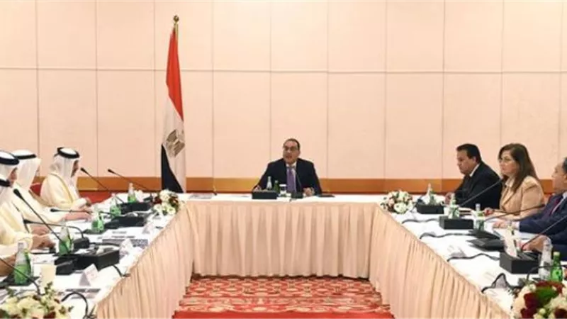 مدبولي:لا يوجد أية قيود قانونية تحُد من خروج العوائد لأي مستثمر داخل مصر