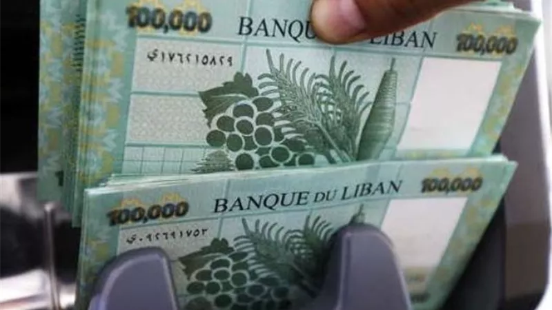 انهيار جديد لسعر صرف الليرة اللبنانية وقفزة بأسعار المحروقات
