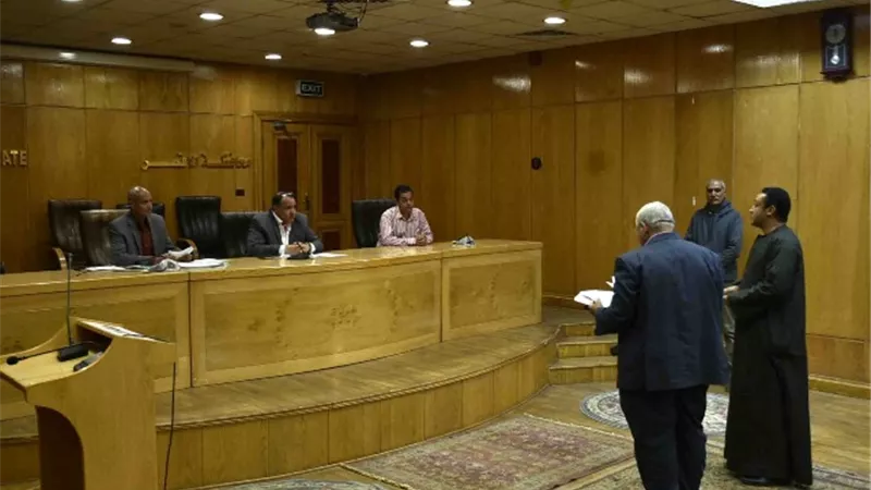سكرتير عام الأقصر يتلقى شكاوى الأهالى فى اليوم المفتوح