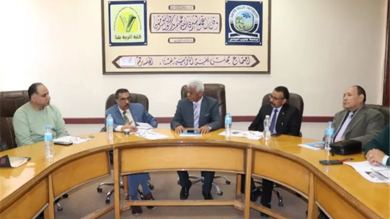 وفد مركز تطوير التعليم بالوكالة الأمريكية يزور كلية التربية بقنا