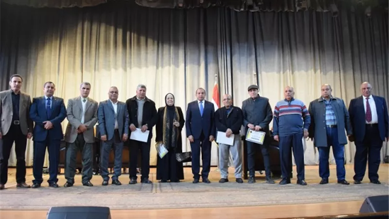 تكريم أعضاء ممن بلغوا السن القانونية بجامعة بنى سويف