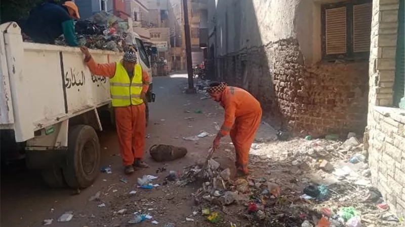 محافظ أسيوط: رفع وإزالة 380 طن قمامة ومخلفات بالمراكز