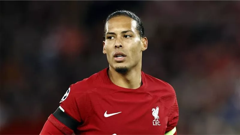 فان دايك : أتمني أن يتأهل ليفربول إلى دوري أبطال أوروبا
