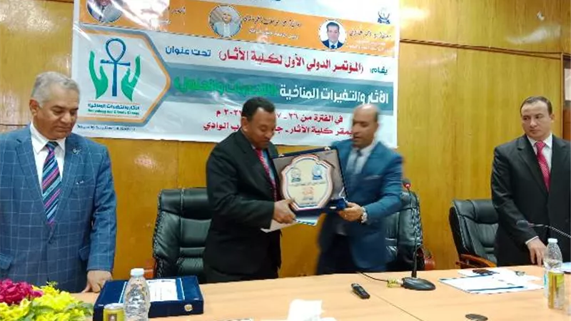 ختام فعاليات المؤتمر الدولي الأول لكلية الآثار بجنوب الوادى