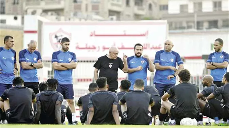 تفاصيل جلسة فيريرا مع لاعبى الزمالك استعداداً لموقعة بيراميدز