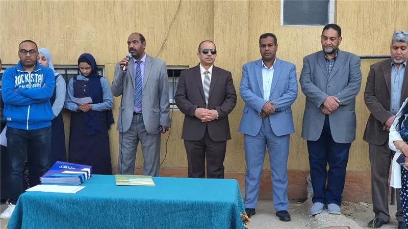 وكيل تعليم الأقصر يشهد طابور الصباح بالتجارية بنات