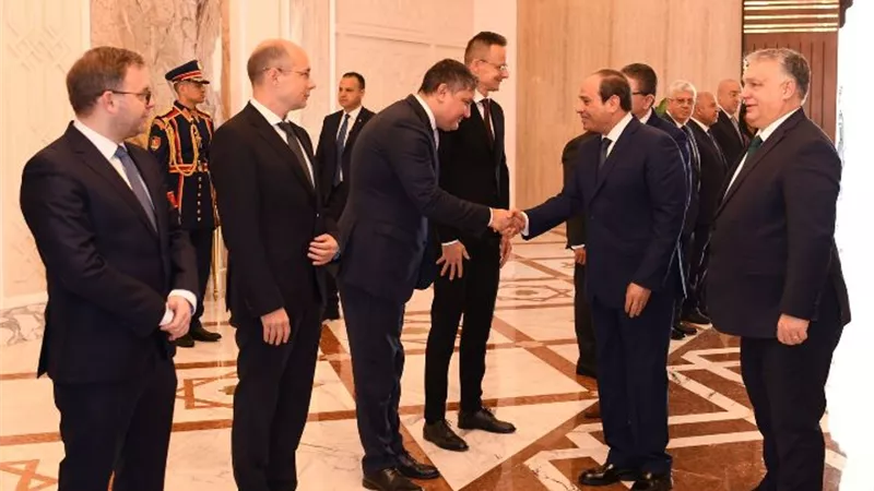المتحدث الرئاسي ينشر صور استقبال الرئيس السيسي رئيس وزراء المجر ومباحثات وتوقيع مذكرات تفاهم