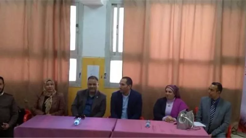 إدارة الشروق وبدر التعليمية تنظم ندوة عن مخاطر المخدرات.. صور