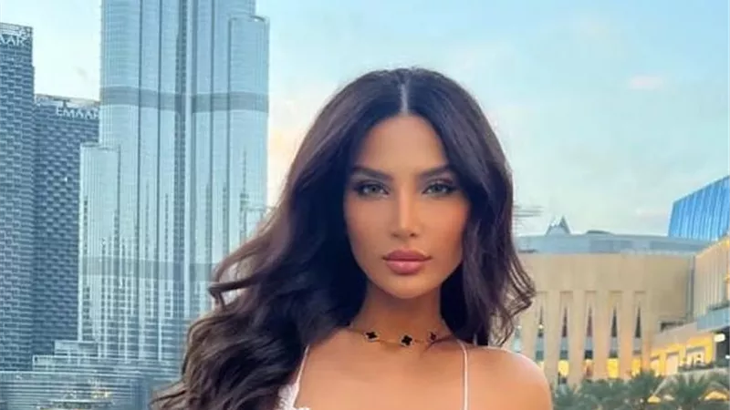 بالأبيض.. شيراز تسحر القلوب بإطلالة مميزة