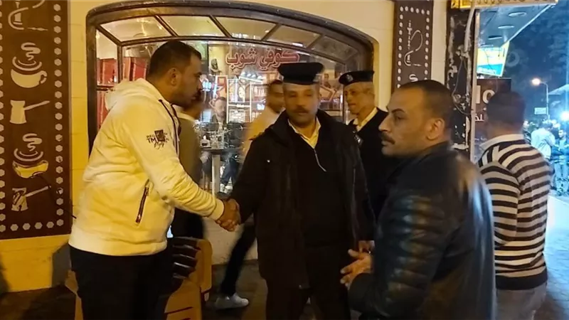 رفع اشغالات وتشميع كافيه شهير بالدقي