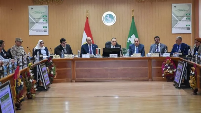 محافظ الشرقية يُشيد بأداء إدارت خدمةالمواطنين والبوابةالإلكترونية