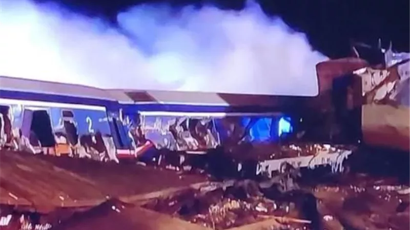 مصر تُعرب عن تعازيها في ضحايا حادث اصطدام قطارين وسط اليونان