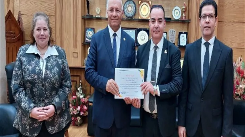 تكريم فريق عمل منظومة الشكاوي الحكومية الموحدة بجامعة بنها