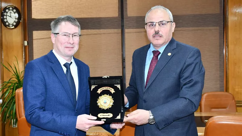المستشار الثقافي الروسي : منح دراسية لطلاب جامعة القناة