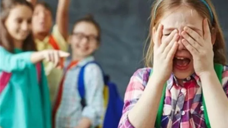 عقب وفاة طالبة بسبب