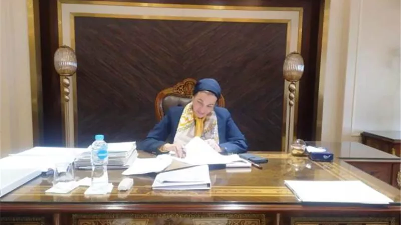 وزيرة البيئة تجتمع بمساعديها بالعاصمة الإدارية لمناقشة ملفات هامة