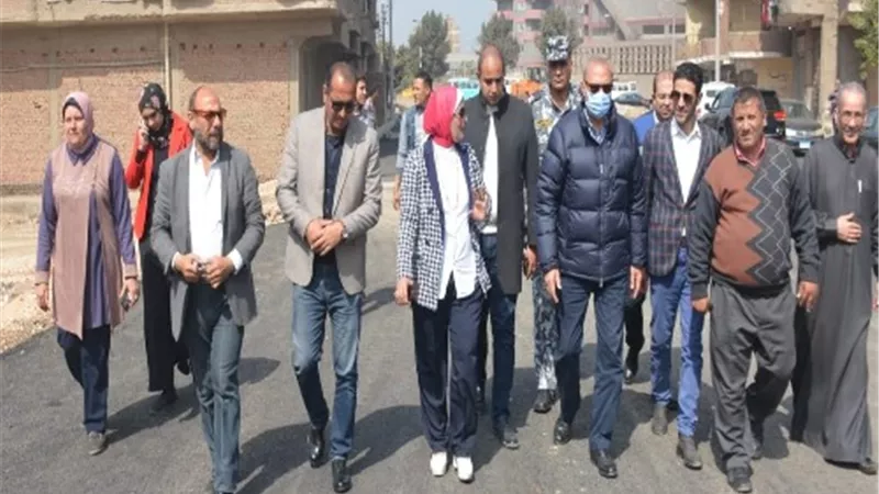 جولة تفقدية لمحافظ القليوبية بمدينتي القناطر الخيرية وبنها.. صور