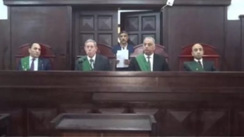 لحظة النطق بالحكم علي معيدة جامعية بالمشدد 13 سنة لتعذيب نجلها