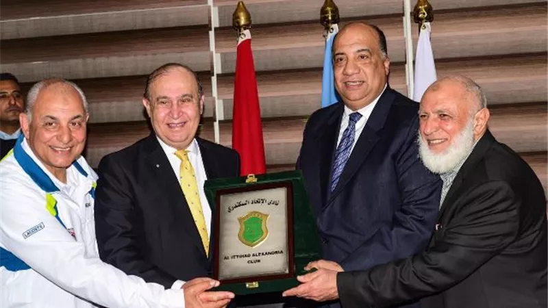 الاتحاد يكرم الكابتن عصام شعبان