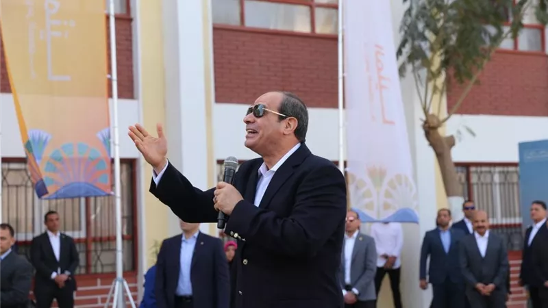 الرئيس السيسي يوجه التحية للمتطوعين في المشروعات التنموية بمحافظة المنيا