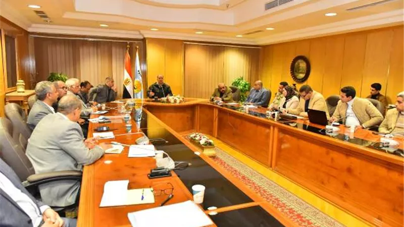 محافظ أسيوط يترأس اجتماع منظومة المتغيرات المكانية
