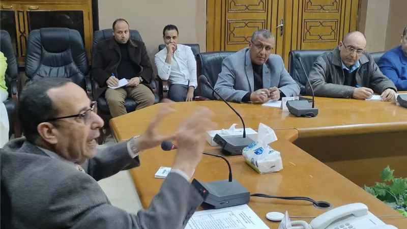 محافظ كفر الشيخ: وصول 8 سيارات كسح مياه للارتقاء بمنظومة النظافة