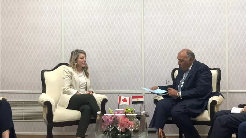 وزير الخارجية يلتقي مع وزيرة خارجية كندا