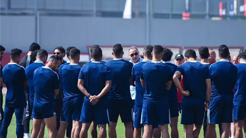تفاصيل اجتماع الخطيب مع لاعبي الأهلي قبل مران اليوم