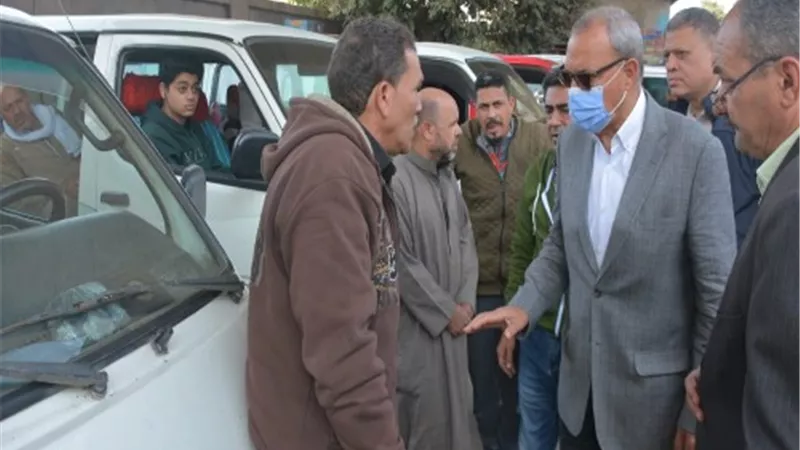 الهجان يتابع انتظام الحركة بالمواقف ويوجه بالتفاعل مع أي شكاوى للركاب