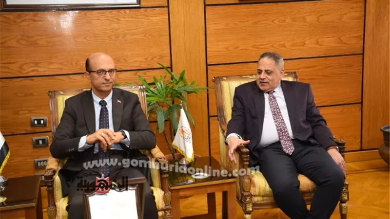 رئيس جامعة أسيوط يستقبل وفداً من مدارس سنودس النيل الإنجيلية