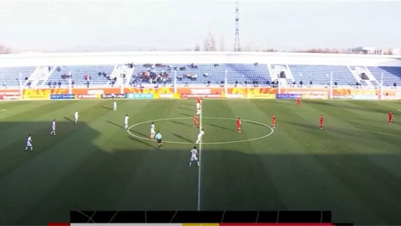 واقعة غريبة.. لاعب أردني يدخل التاريخ لطرده بعد 5 ثوان.. فيديو