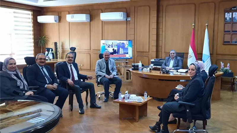 رئيس جامعة كفرالشيخ يستقبل أعضاء لجنة قطاع طب الأسنان بالأعلى
